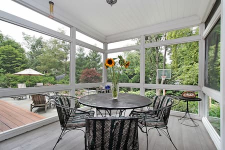 Lanai Cleaning Services: Keeping Your Outdoor Space Inviting